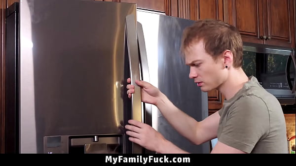 Stepsister Walks in On Her Step Brother Playing with Himself – Myfamilyfuck